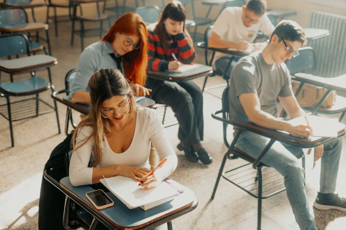El repte de preparar unes oposicions: així treballen les acadèmies